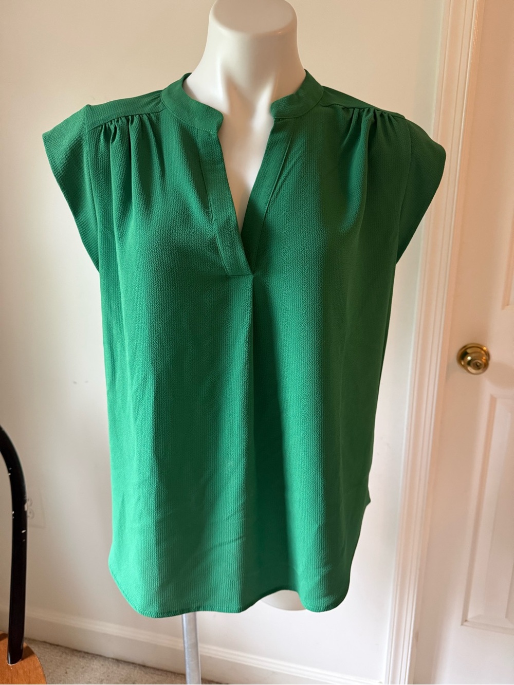 Gibson Emerald Green Split V-Neck Cap Sleeve Blouse